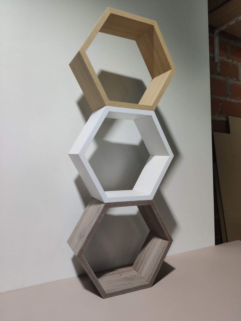 Étagères Murales Hexagonales – Design Géométrique Élégant en Bois